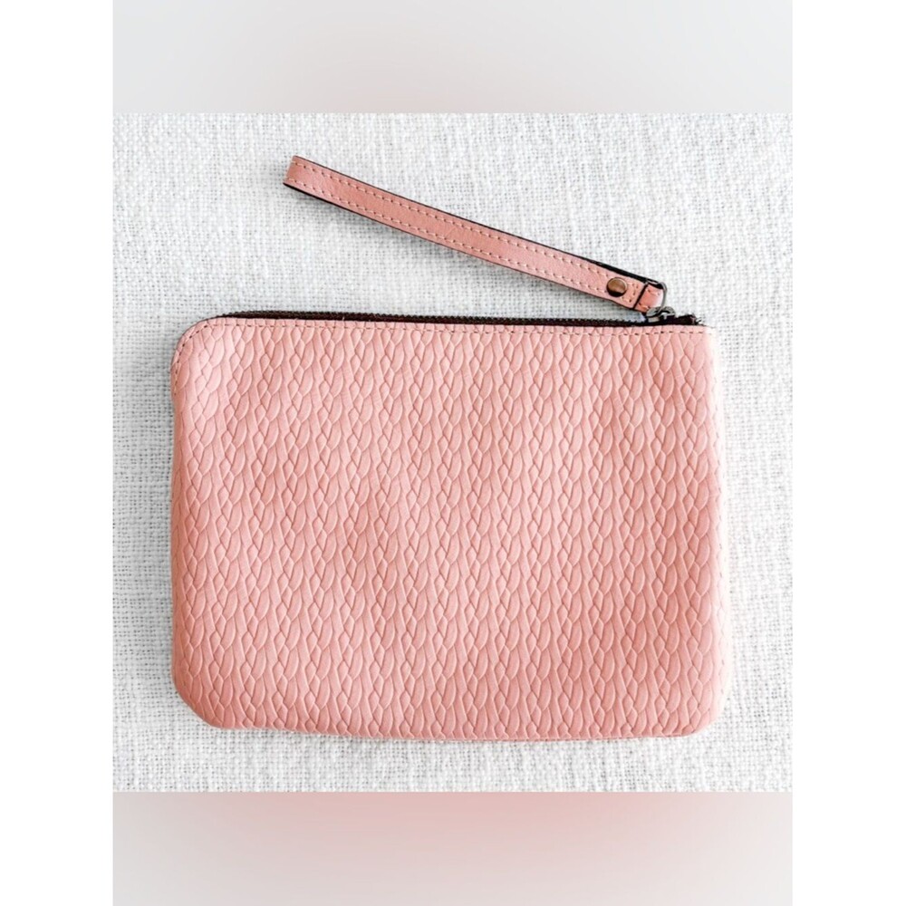 Patricia Nash woven leather wristlet. - Picture 3 of 16